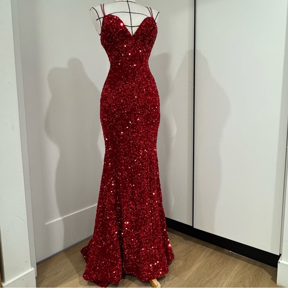 Sherri Hill 5509 Red Sequin Gown - Size 6 - Picture 2 of 10